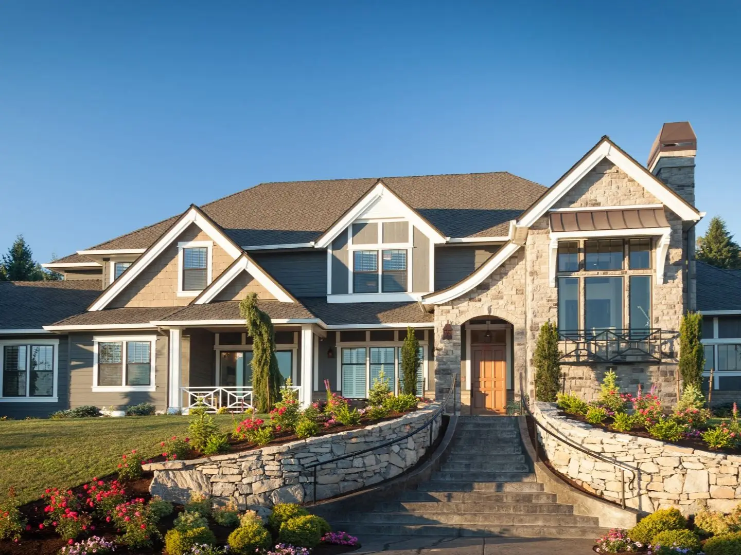 Memphis 4 bedroom 2 bath homes with a renovated single-family exterior and front walkway