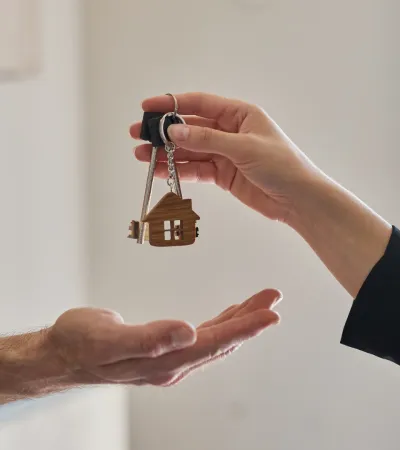 Person handing over keys. - Property management in Collierville, TN
